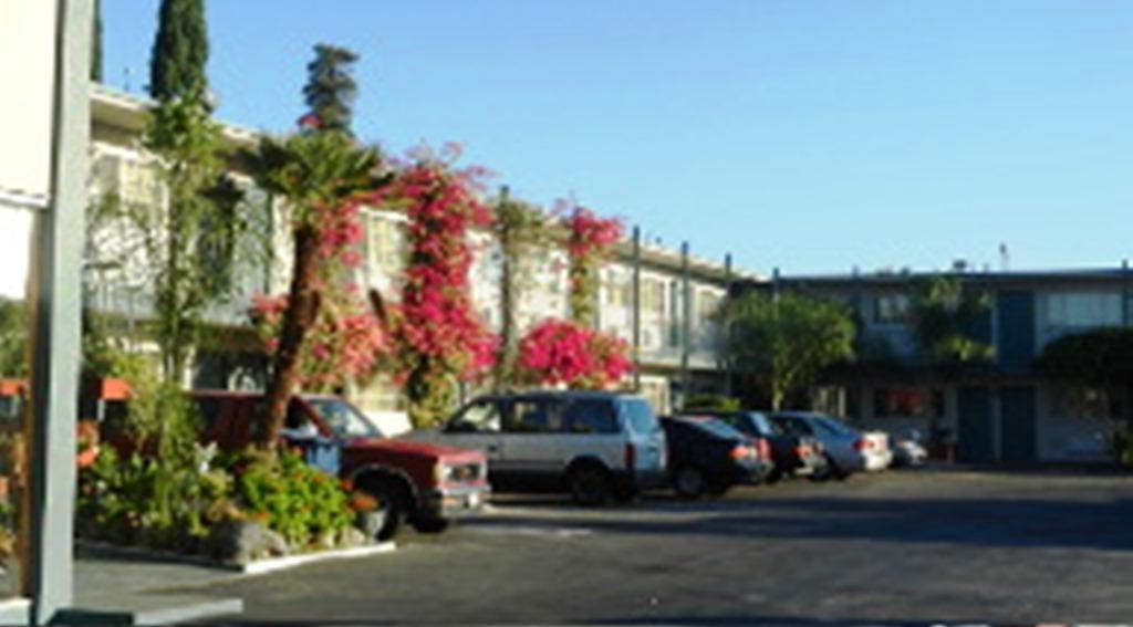 Antioch Executive Inn Kültér fotó